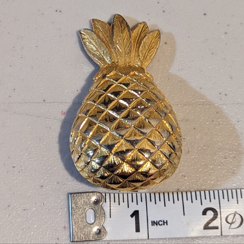 Vintage gold pineapple scarf buckle/clip